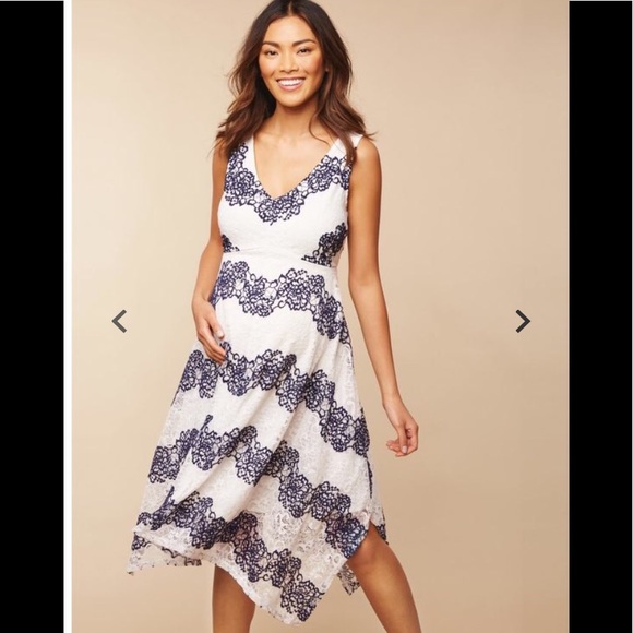 Jessica Simpson Dresses & Skirts - Hanky Hem Maternity Dress